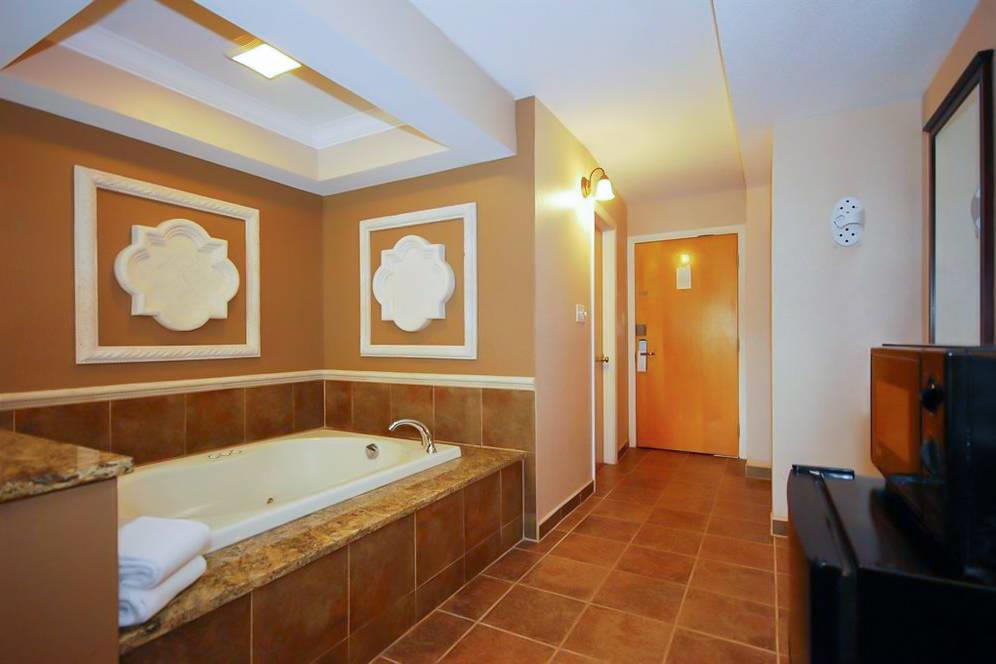 Econo Lodge Inn & Suites Old Saybrook Westbrook - photo 35