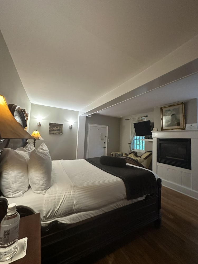 Buttermilk Falls Inn - photo 8
