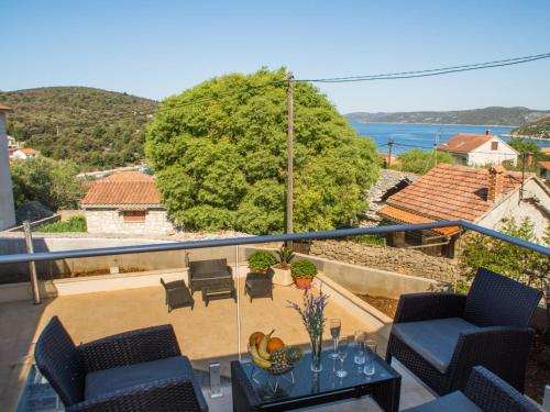 Villa LA Comfort One Bedroom Apartment with Terrace and Sea View — 4-Star Luxury Hotel in Veliki Drvenik, Croatia