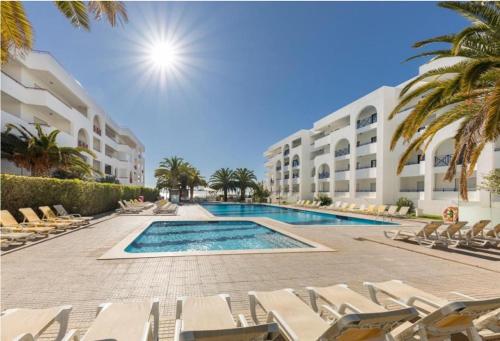 TAC Palmeiras Terrace Club — 4-Star Luxury Hotel in Porches, Portugal