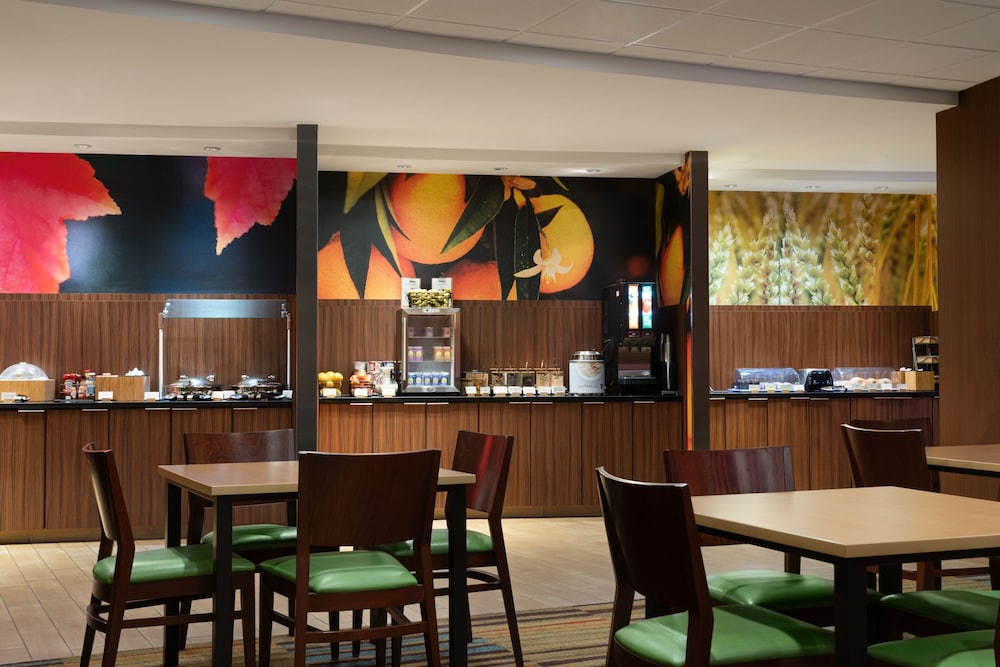 Fairfield Inn & Suites by Marriott London - photo 37