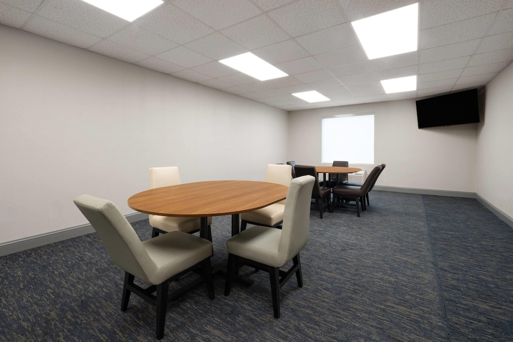 Wingate by Wyndham Dublin Near Claytor Lake State Park - photo 58