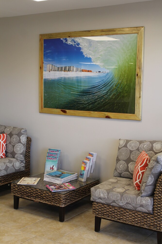 Holiday Surf and Racquet Club - photo 4