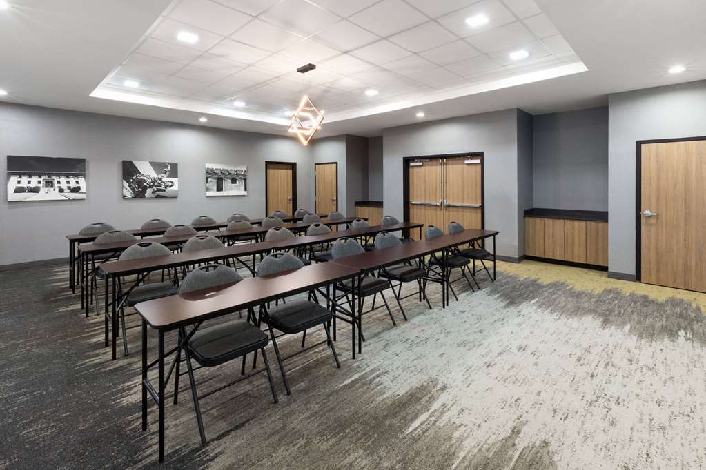 La Quinta Inn & Suites by Wyndham El Paso East Loop 375 - photo 31