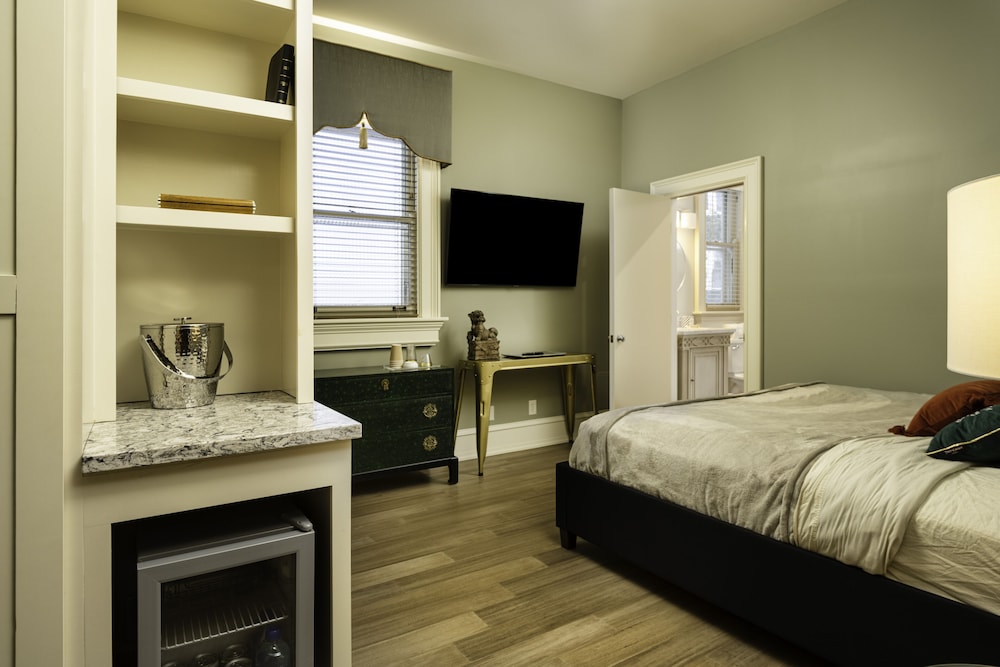 The Edward Hotel - photo 17