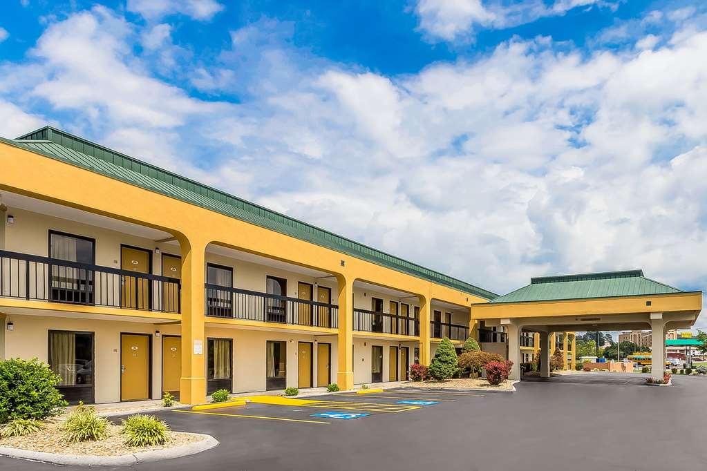 Rodeway Inn Knoxville East - photo 2