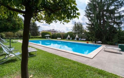 10 Min Vaticano Big Home Balduina Con Piscina — 4-Star Luxury Hotel in Rome, Italy