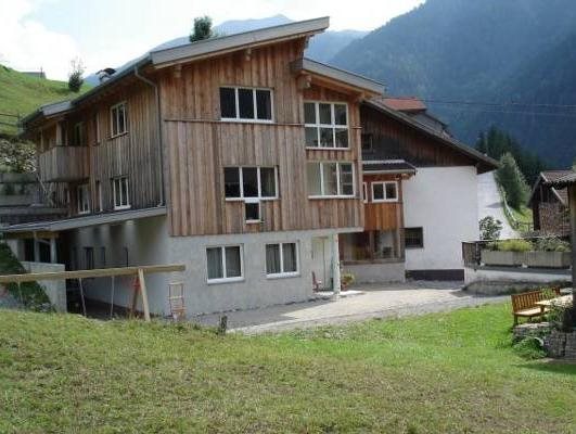 Nadlihof - carbon neutral hotel in Flirsch