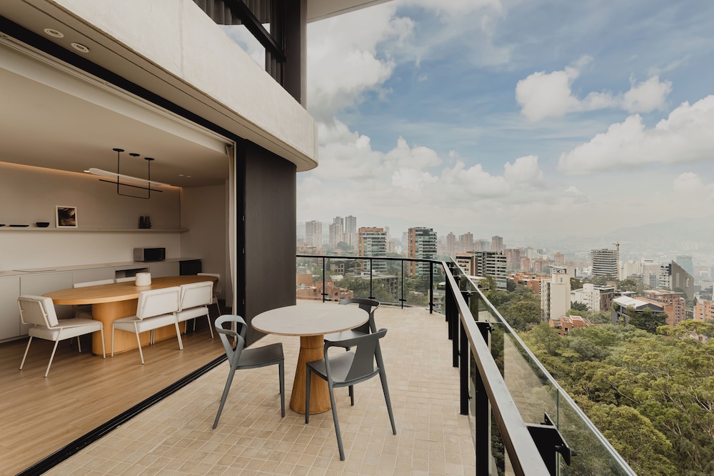 Seissta Medellin — 4-Star Luxury Hotel in Medellin, Colombia