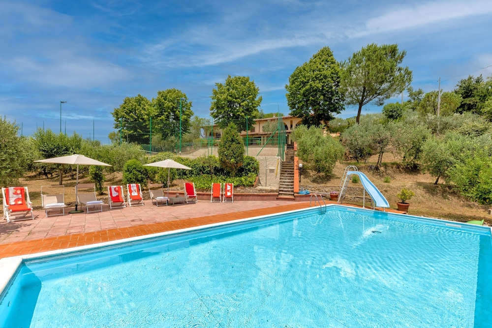 Villa Querceto With Pool e Tennis Private — 4-Star Luxury Hotel in Loro Ciuffenna, Italy