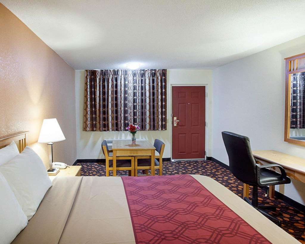 Econo Lodge Phillipsburg - photo 7