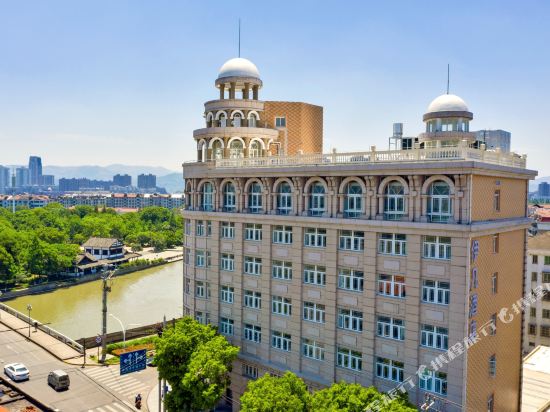 Mount Royal - carbon neutral hotel in Frisco