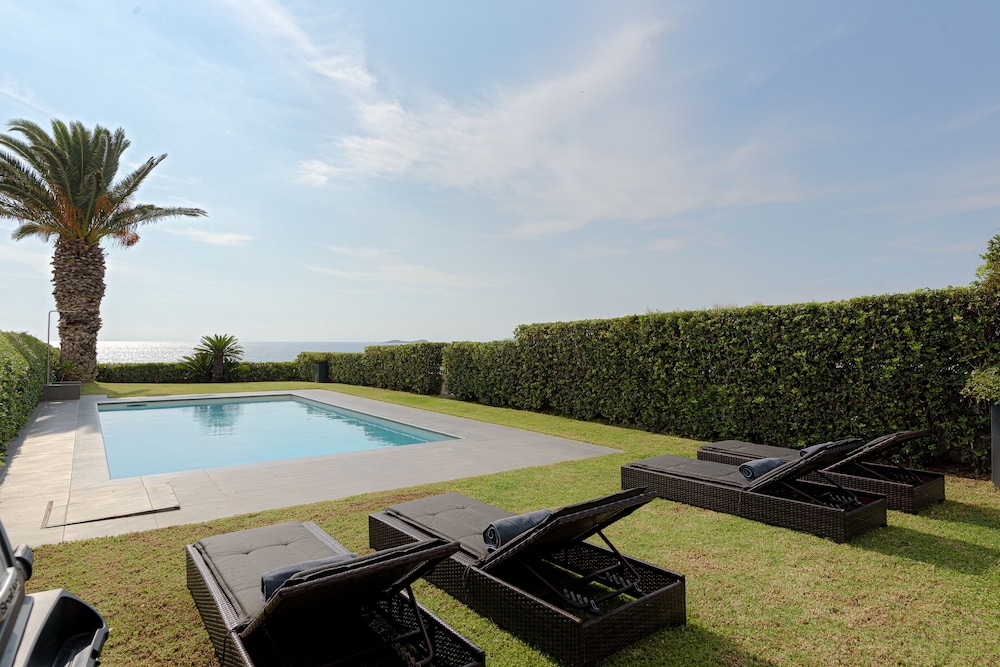 Luxurious Beachfront Villa Maira — 4-Star Luxury Hotel in Agia Marina, Greece