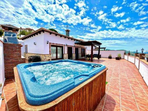 Comfortable House in Canillas de Albaida with Shared Pool — 4-Star Luxury Hotel in Torre Del Mar, Spain