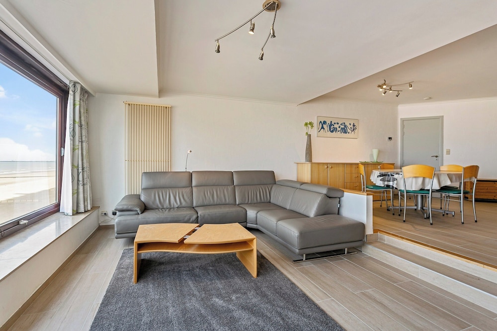 Apartment for 6 People With 4 Rooms — 4-Star Luxury Hotel in Blankenberge, Belgium