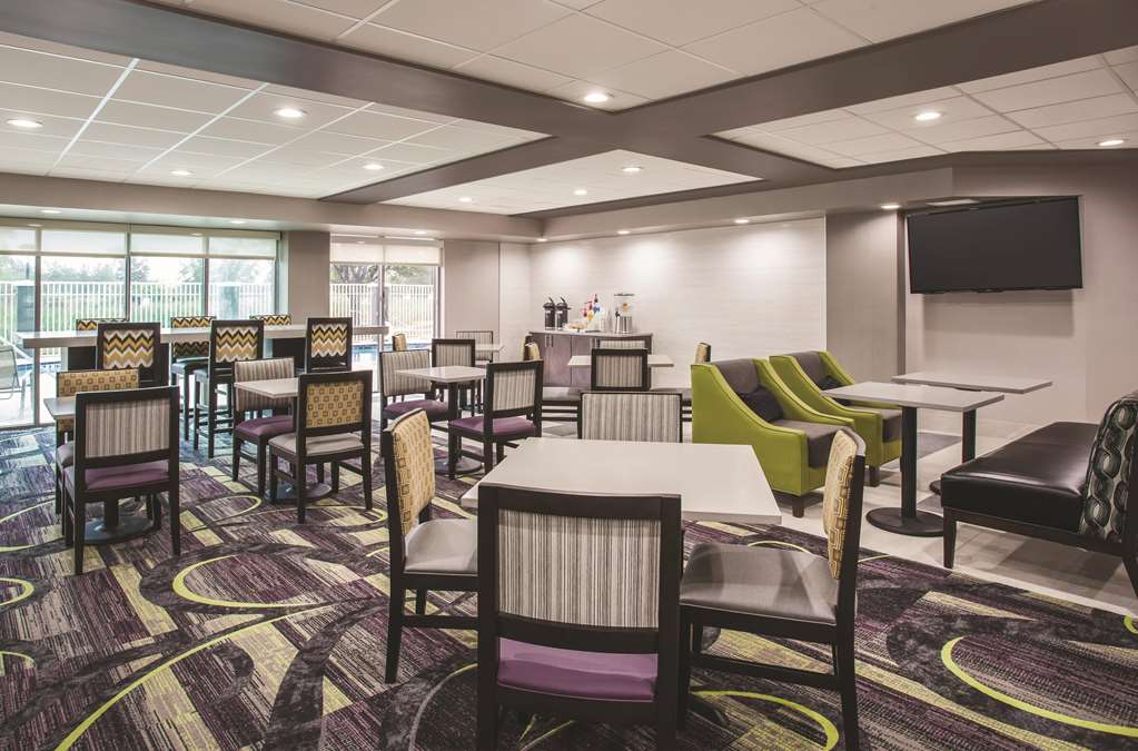 La Quinta Inn & Suites by Wyndham Clearwater South - photo 29