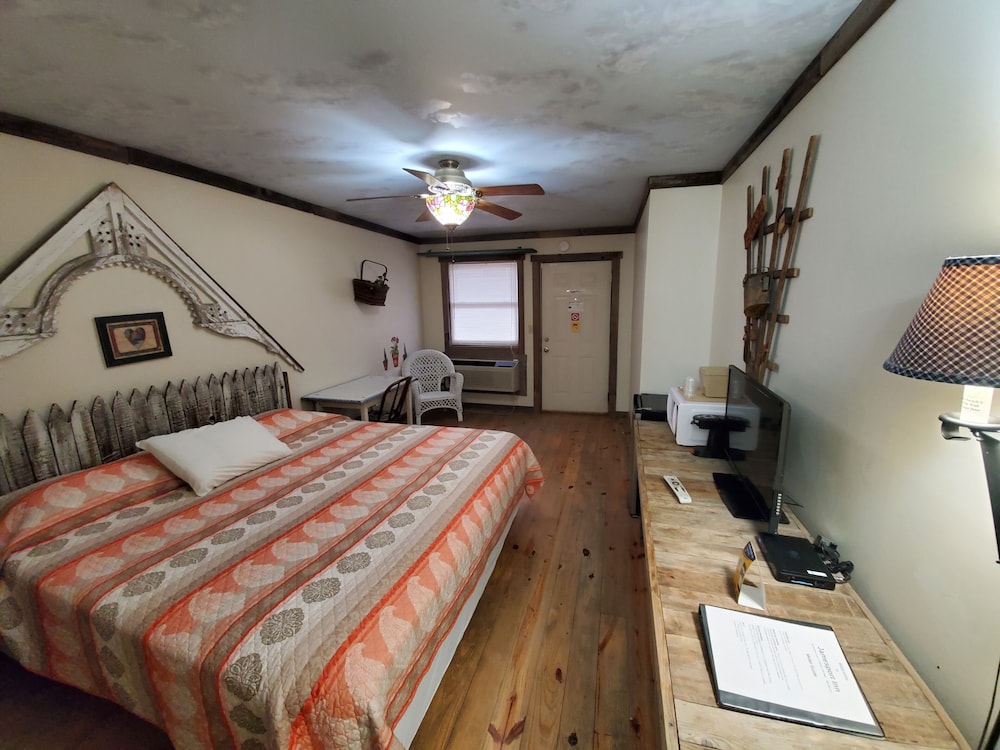 Jamesport Inn - photo 28