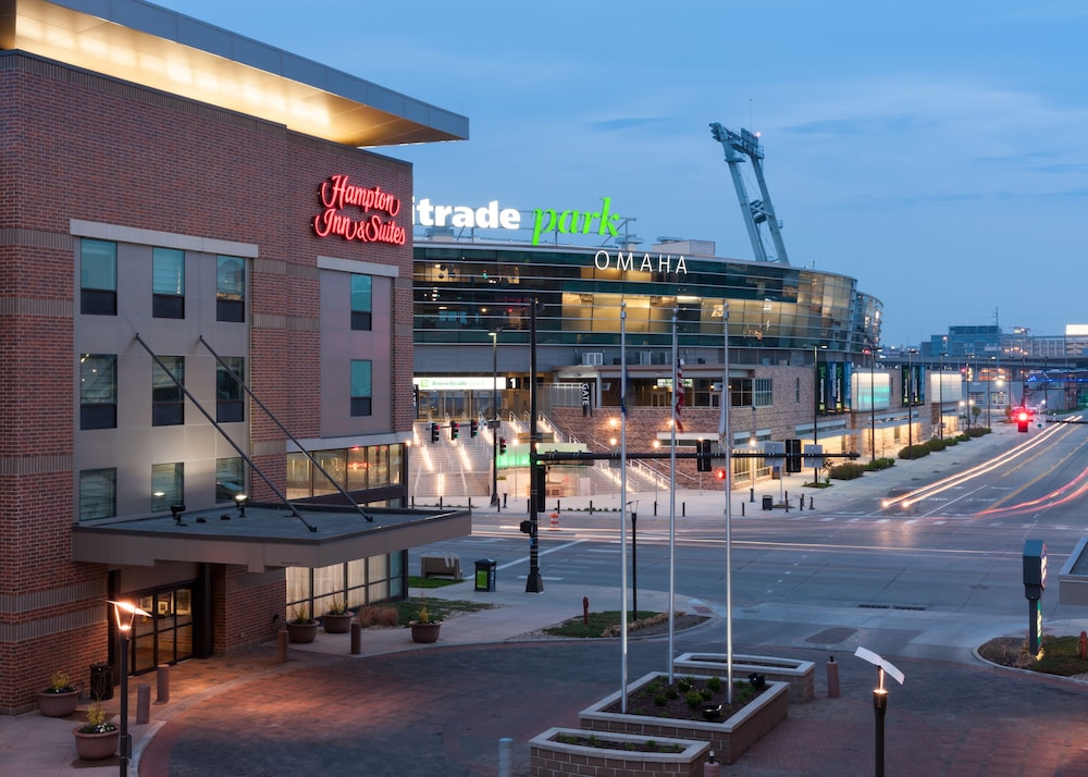 Hampton Inn & Suites Omaha Downtown - photo 42