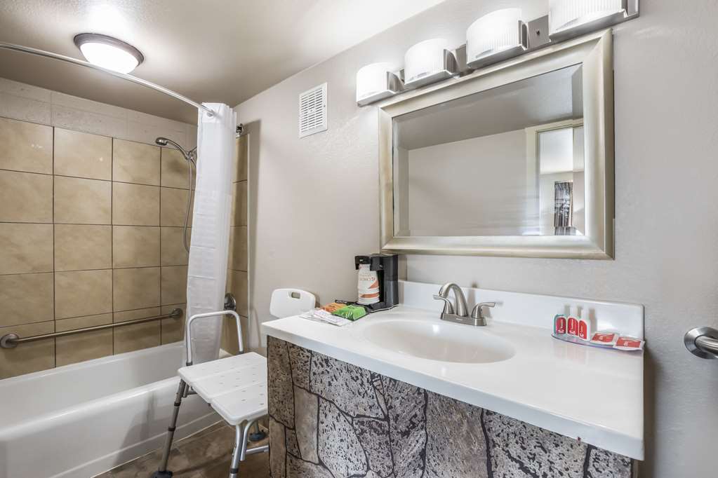Econo Lodge Neenah - photo 17