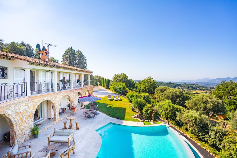 Le Clos Des Senteurs — Grasse