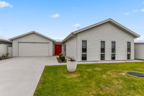 Bright & Easy Address is 7 Cobb & C Way Pet Friendly Inside — Robe — photo 2