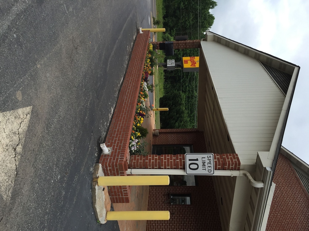 Highway Inn - photo 29