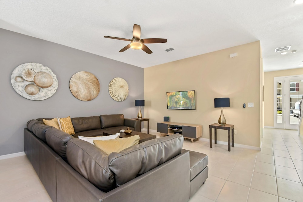 Solara Resort Brand New 4 Bed 4 5 Bath Townhome - photo 7