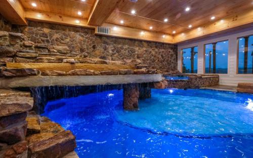 Skyriver Falls - carbon neutral hotel in Sevierville