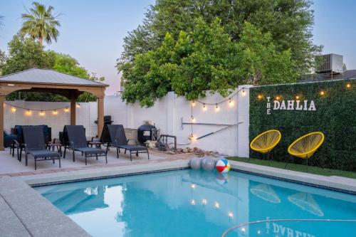 Extravagant Phoenix Retreat Pool Gazebo HeatedPool — 4-Star Luxury Hotel in Phoenix, United States