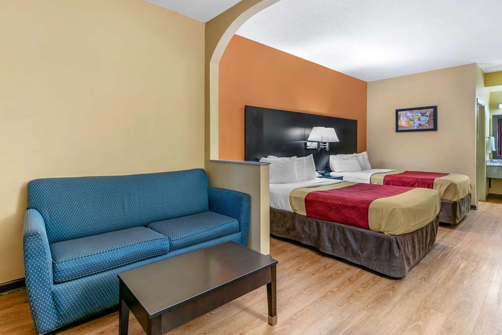 Econo Lodge Northport Tuscaloosa North - photo 17
