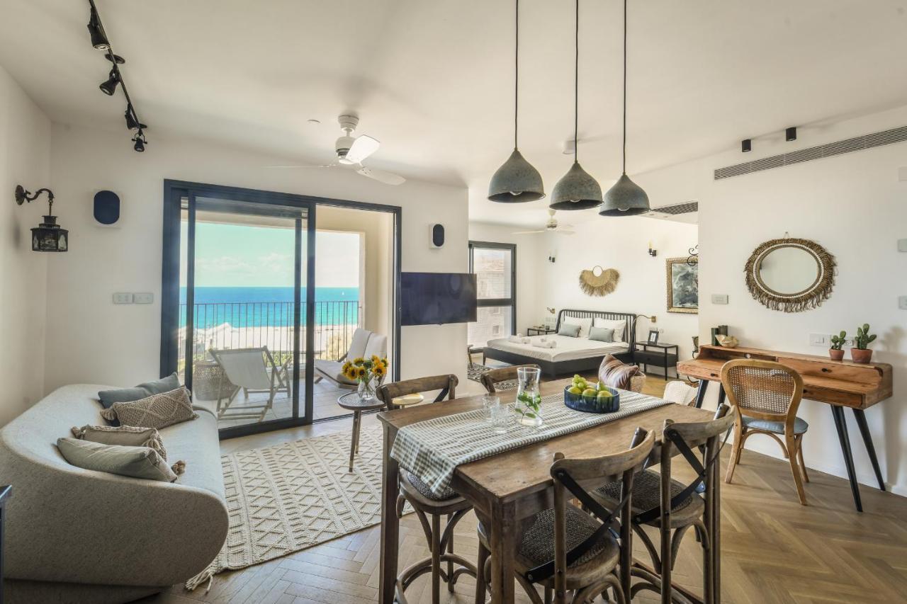 Serene Studio Apt w Balcony Overlooking the Sea — 4-Star Luxury Hotel in Tel Aviv, Israel