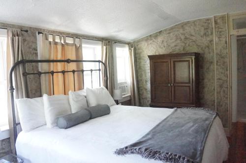 The Frogtown Inn - photo 40