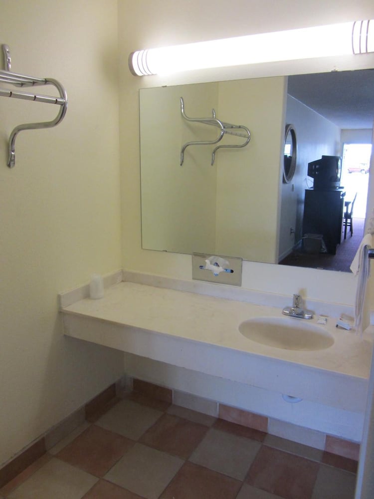 Royal Inn Abilene - photo 18