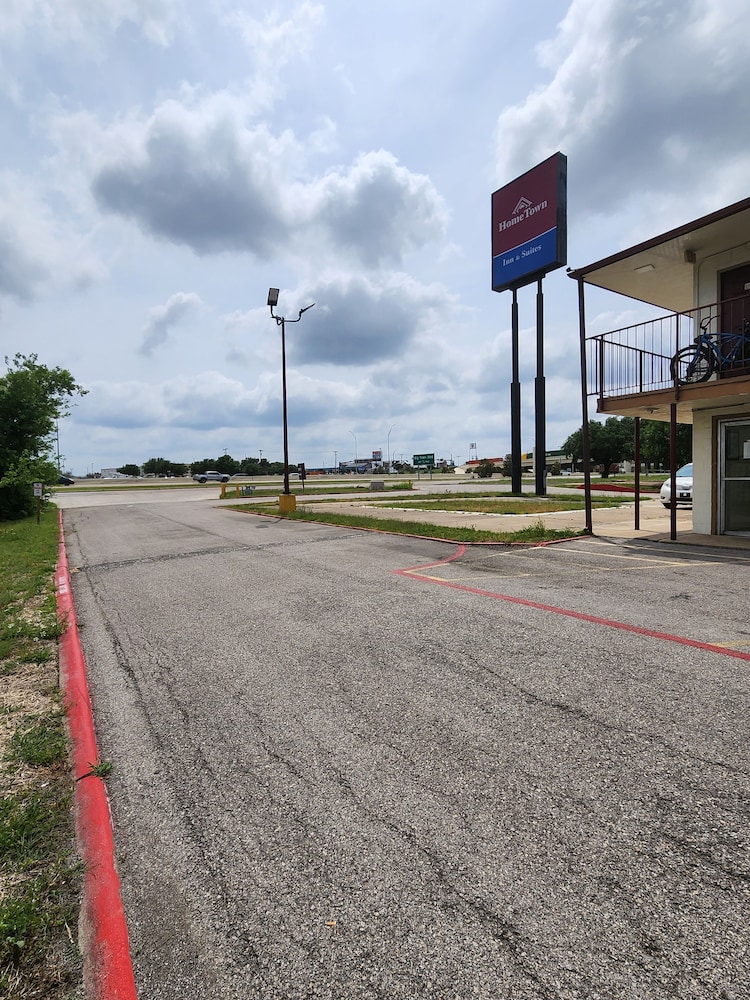 HomeTown Inn and Suites - photo 7