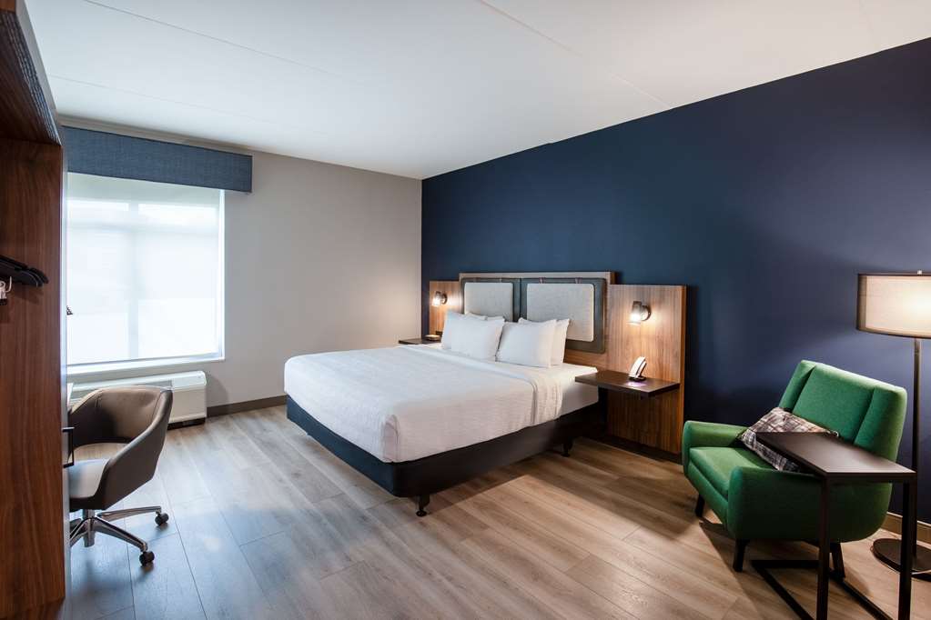 La Quinta Inn & Suites by Wyndham Chattanooga Downtown South - photo 20