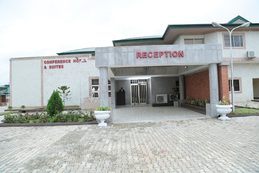 Conference Hotel and Suites — hotel in Shagamu