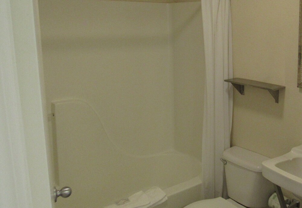InTown Suites Extended Stay Nashville Bellevue - photo 22