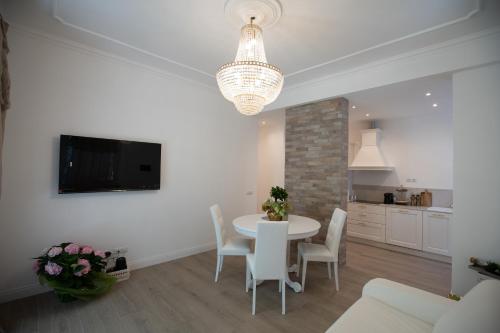 Suite Imperiale Colosseo — 4-Star Luxury Hotel in Rome, Italy