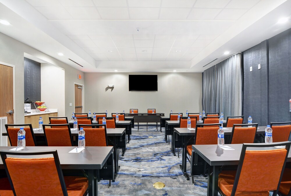 Fairfield Inn & Suites by Marriott Houston NASA We - photo 21