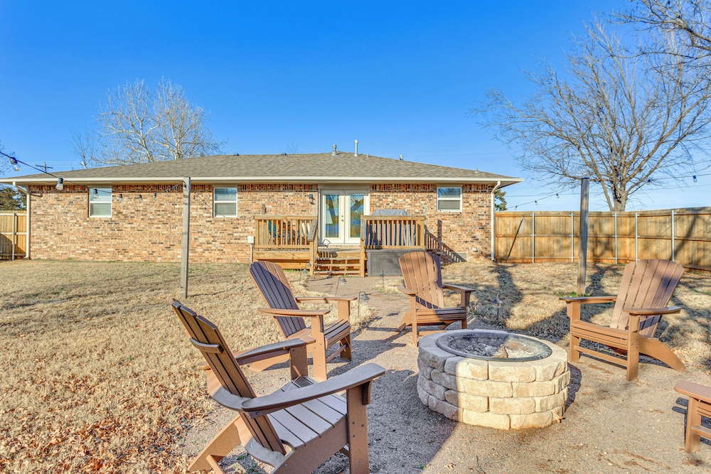 4 Mi To Dtwn Guthrie Family Home W Fire Pit 21233759 — Guthrie