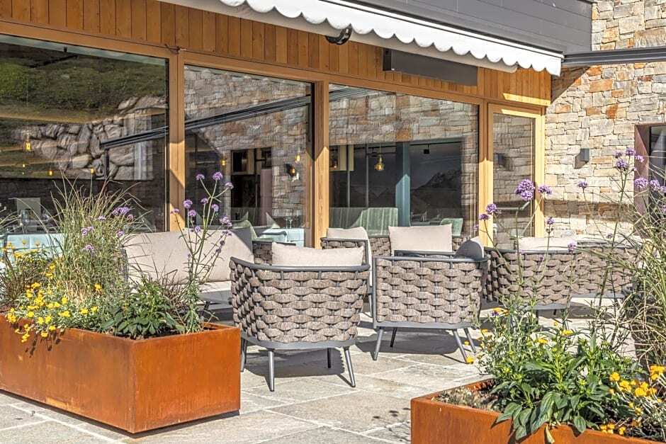 Almhotel Glieshof in Malles Venosta, Italy