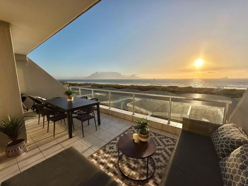 Happy Dolphin Luxury 3BR Sea View Apartment — 4-Star Luxury Hotel in Cape Town, South Africa