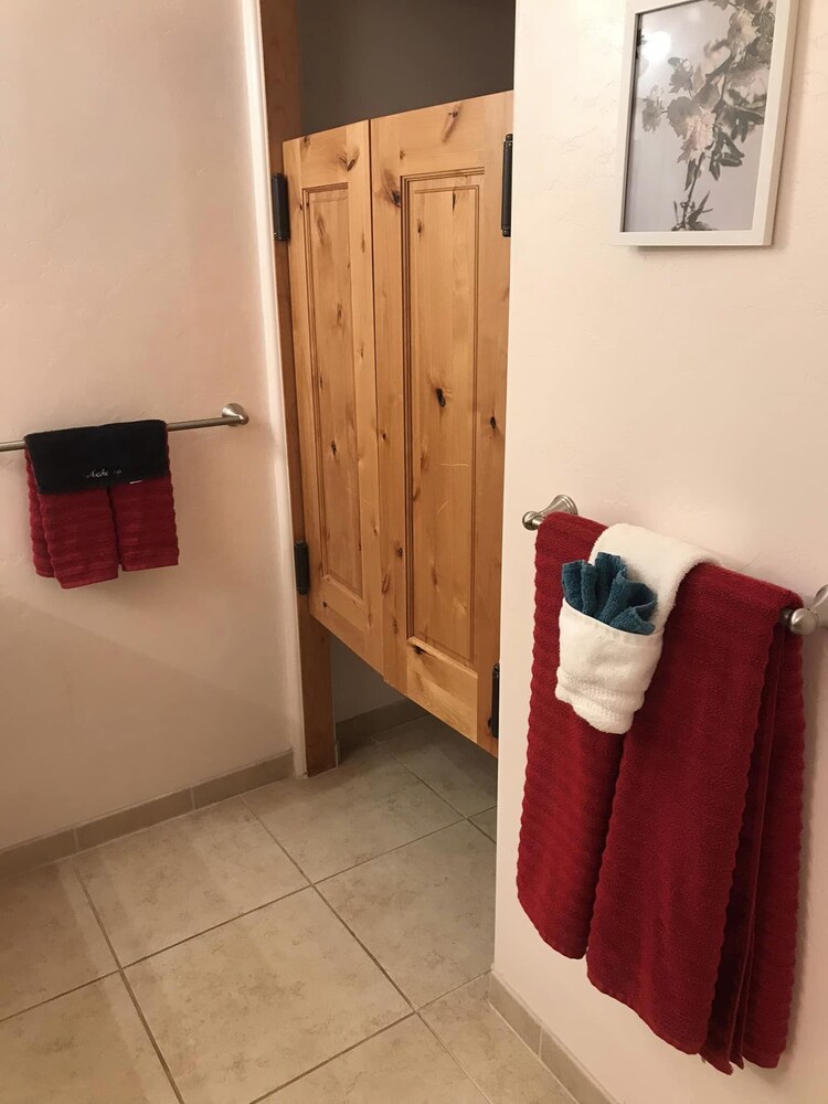 Katie's Cozy Suites - photo 17