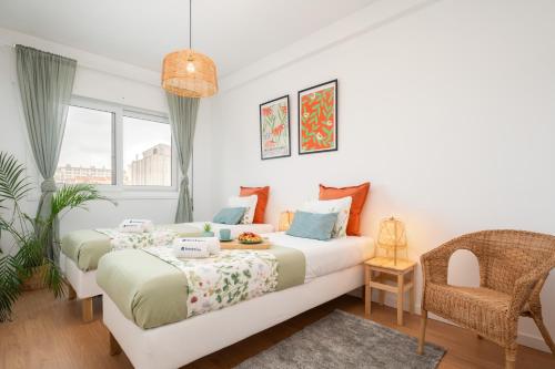 Host Wise Spacious Modern Flat w Balcony — 4-Star Luxury Hotel in Porto, Portugal