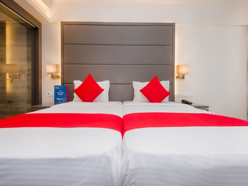 OYO 13905 Hotel Grand Mookambika