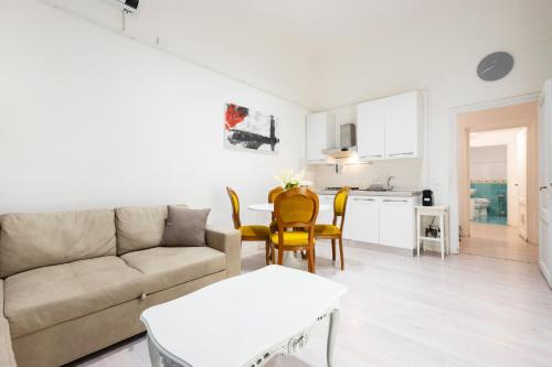 Appartamento Ponte Vecchio Con Posto Auto Su Richiesta — 4-Star Luxury Hotel in Florence, Italy
