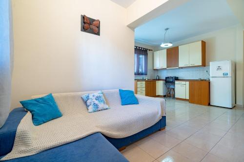 Sunny Retreat in Artemida by ΜΡS in Artemida, Greece