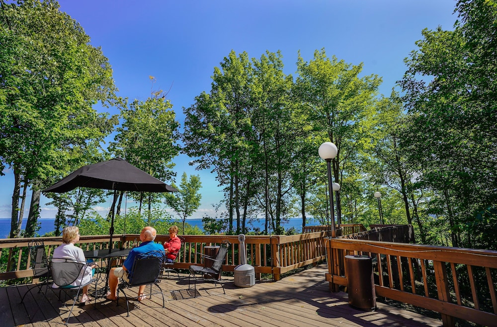 Leelanau Sands Casino & Lodge - photo 11