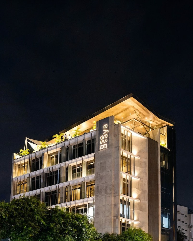 SeSaya Poshtel & Bistro Colombo's Newest and Finest Poshtel Dorms and Rooms - carbon neutral hotel in Sri Jayewardenepura Kotte