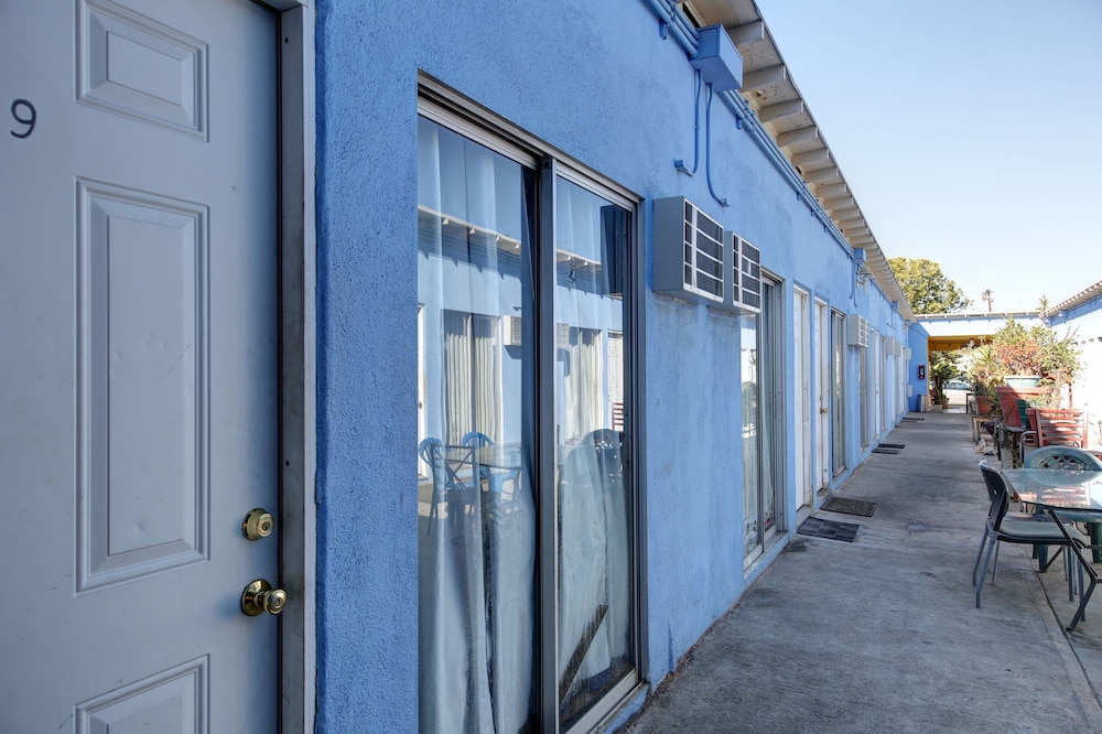 Pavilions Motel - photo 44